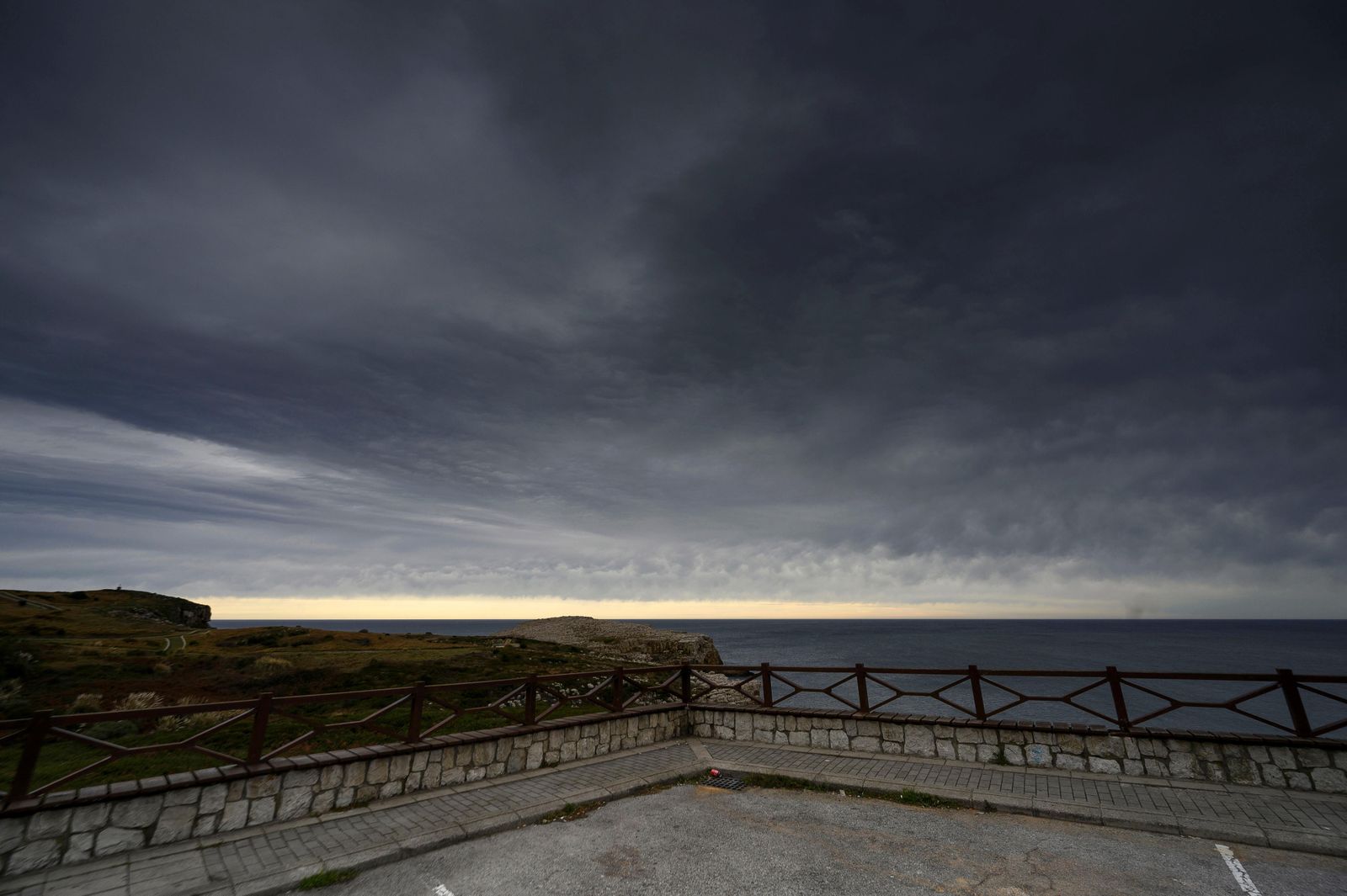 Efectos de la borrasca 'Bárbara' a su paso por Cantabria