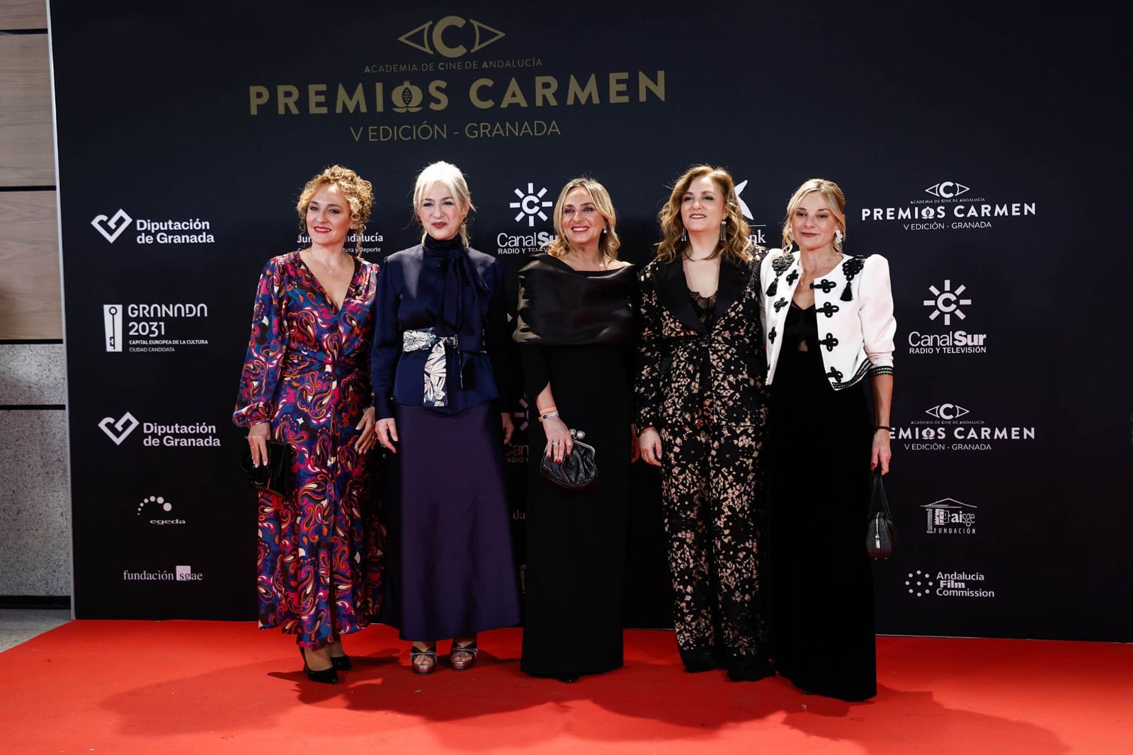 La consejera de Cultura y Deporte de la Junta de Andalucía, Patricia del Pozo, junto a la alcaldesa de Granada, Marifrán Carazo y otras representantes institucionales