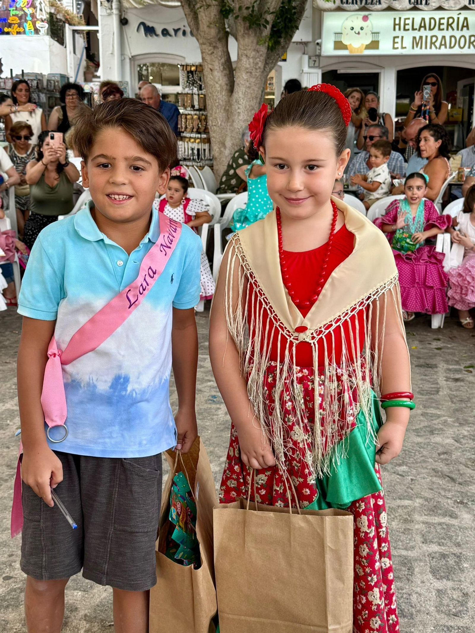 Las mejores imágenes de la Feria del Mediodía y la carrera de cintas infantiles de Mojácar