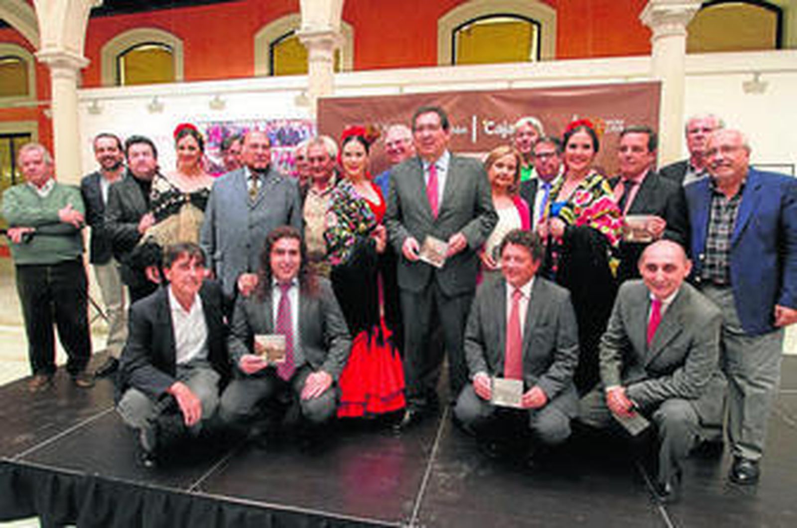 Presentación del disco 'Que vivan las sevillanas', ayer en la sede de la Fundación Cajasol.