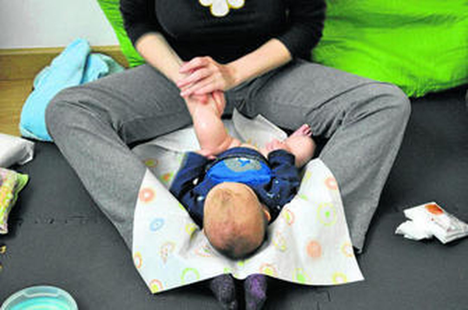 El trabajo personalizado con cada niño es una de las principales líneas de trabajo de la empresa CPM como en este servicio de masaje infantil.