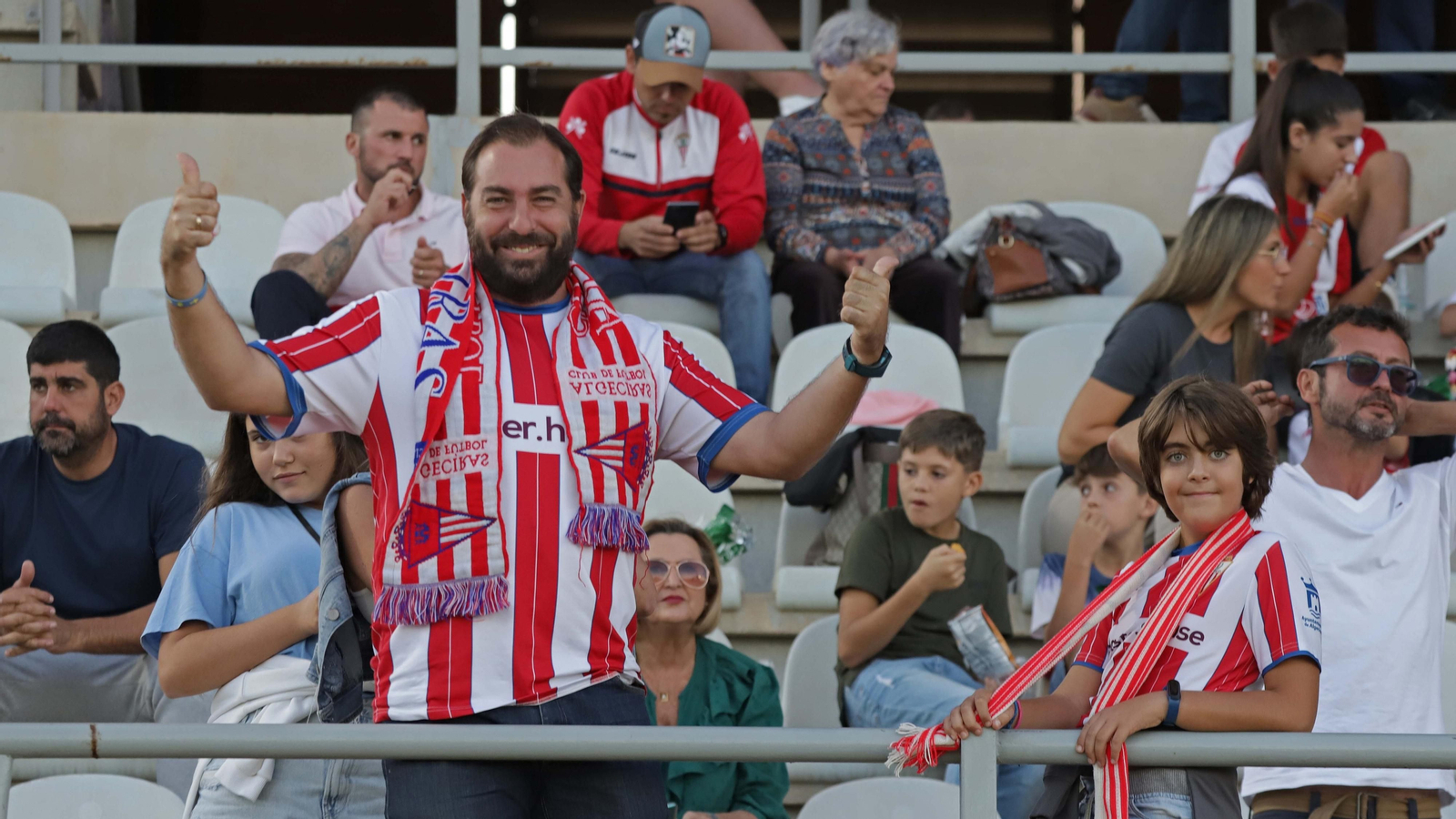 Fotos de la afición en el Nuevo Mirador