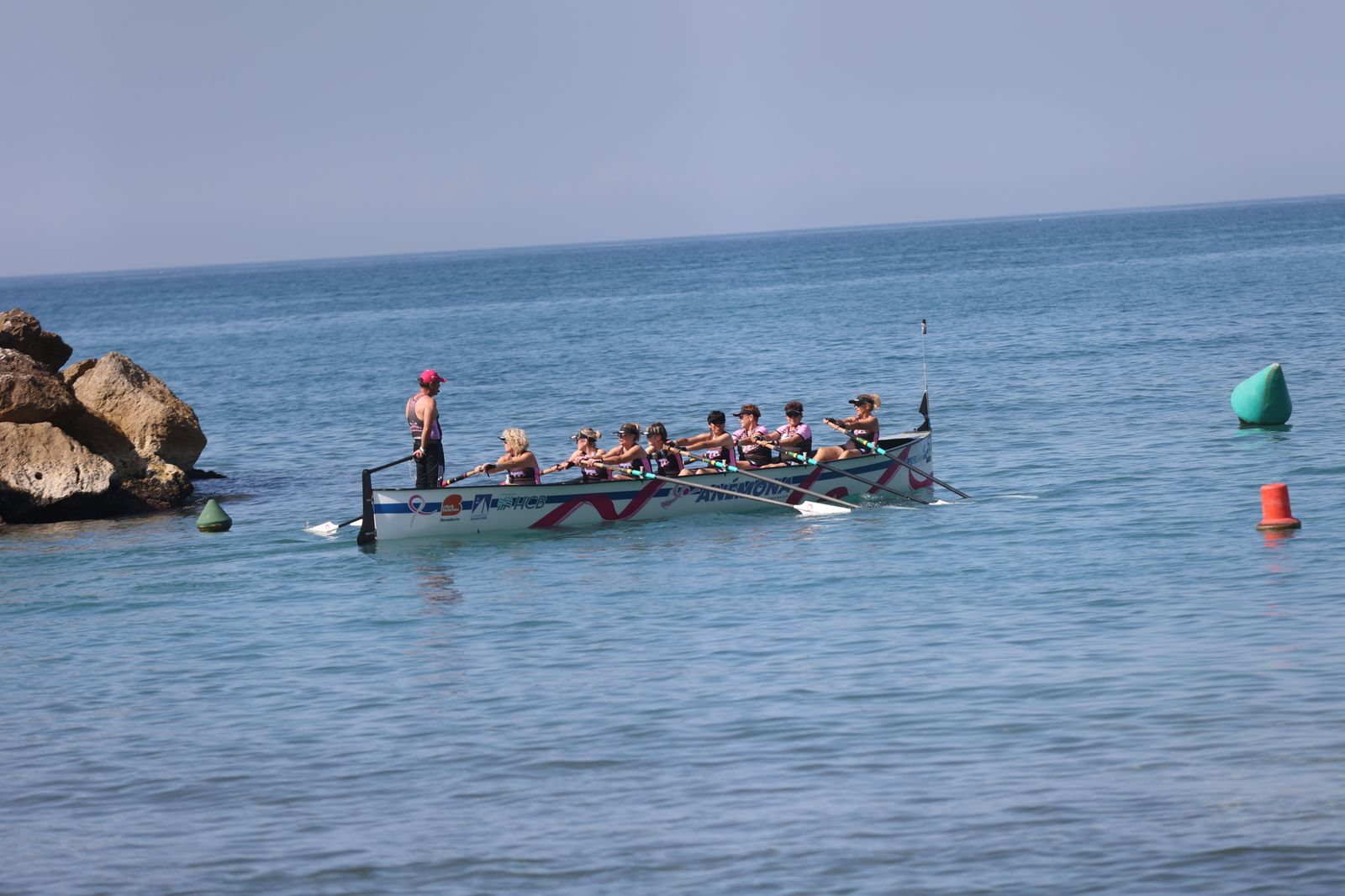 Más de 100 mujeres supervivientes de cáncer participan este sábado en una Regata Nacional en Málaga