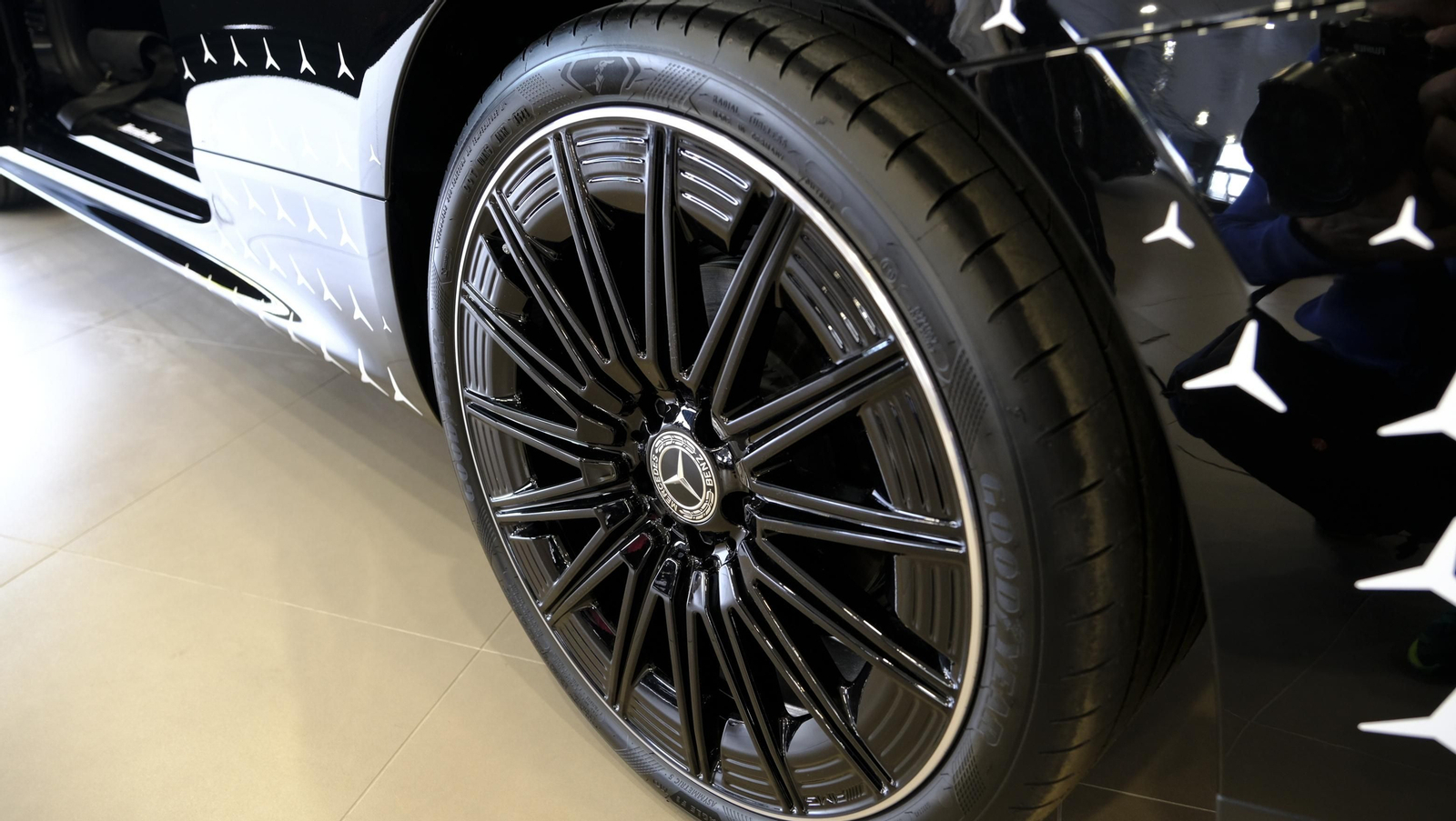 imágenes de la presentación de los nuevos Mercedes-Benz eléctricos, en SAVERES Huércal de Almería