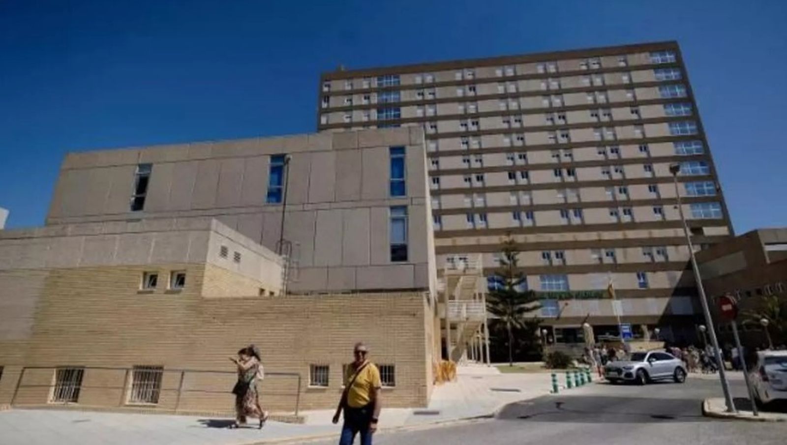 Imagen de la fachada del hospital de San Carlos.