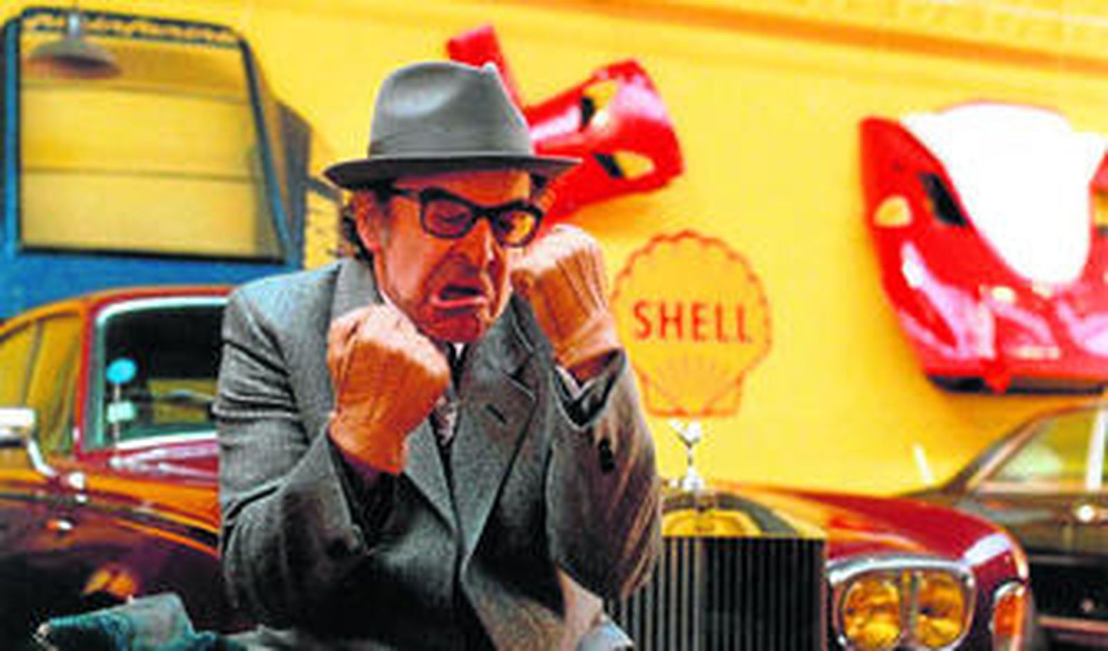 Jean-Luc Godard, cineasta-payaso en 'Cubre tu derecha. Un lugar sobre la tierra" (1987).