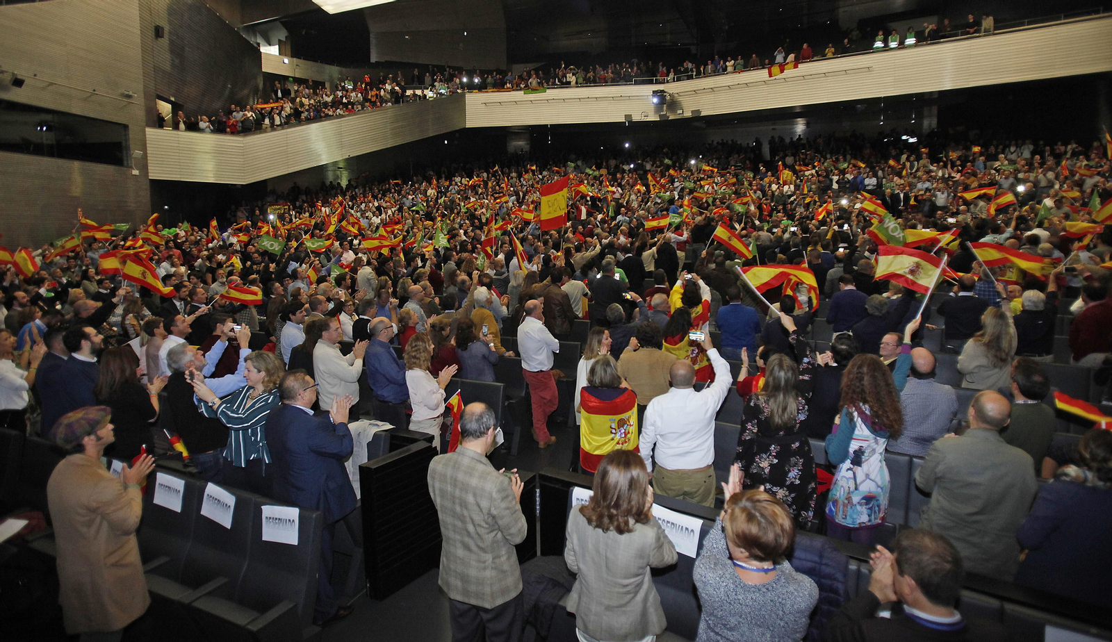 Una perspectiva de loa asistentes al acto de Vox, en el Palacio de Exposiciones y Congresos.