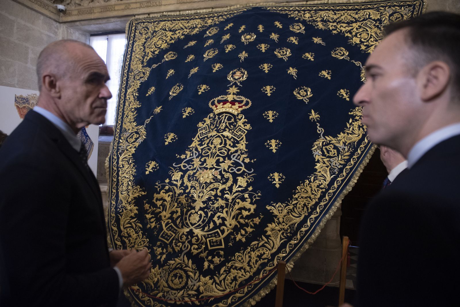 Inauguración de un manto, y el proyecto para el paso de palio de la asociación de fieles del Santo Ángel