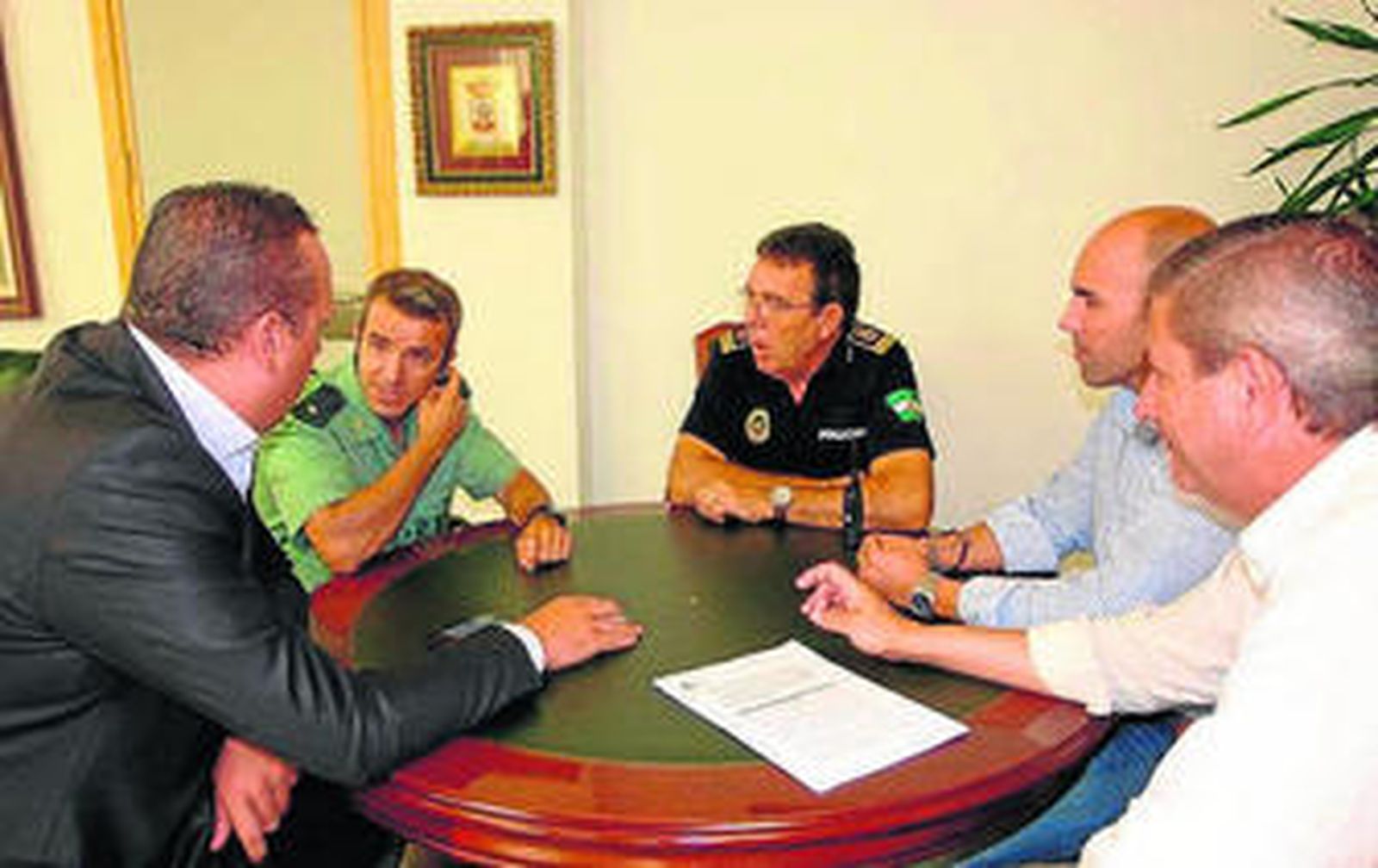 Francisco Javier Ortiz se reúne con el gobierno local.