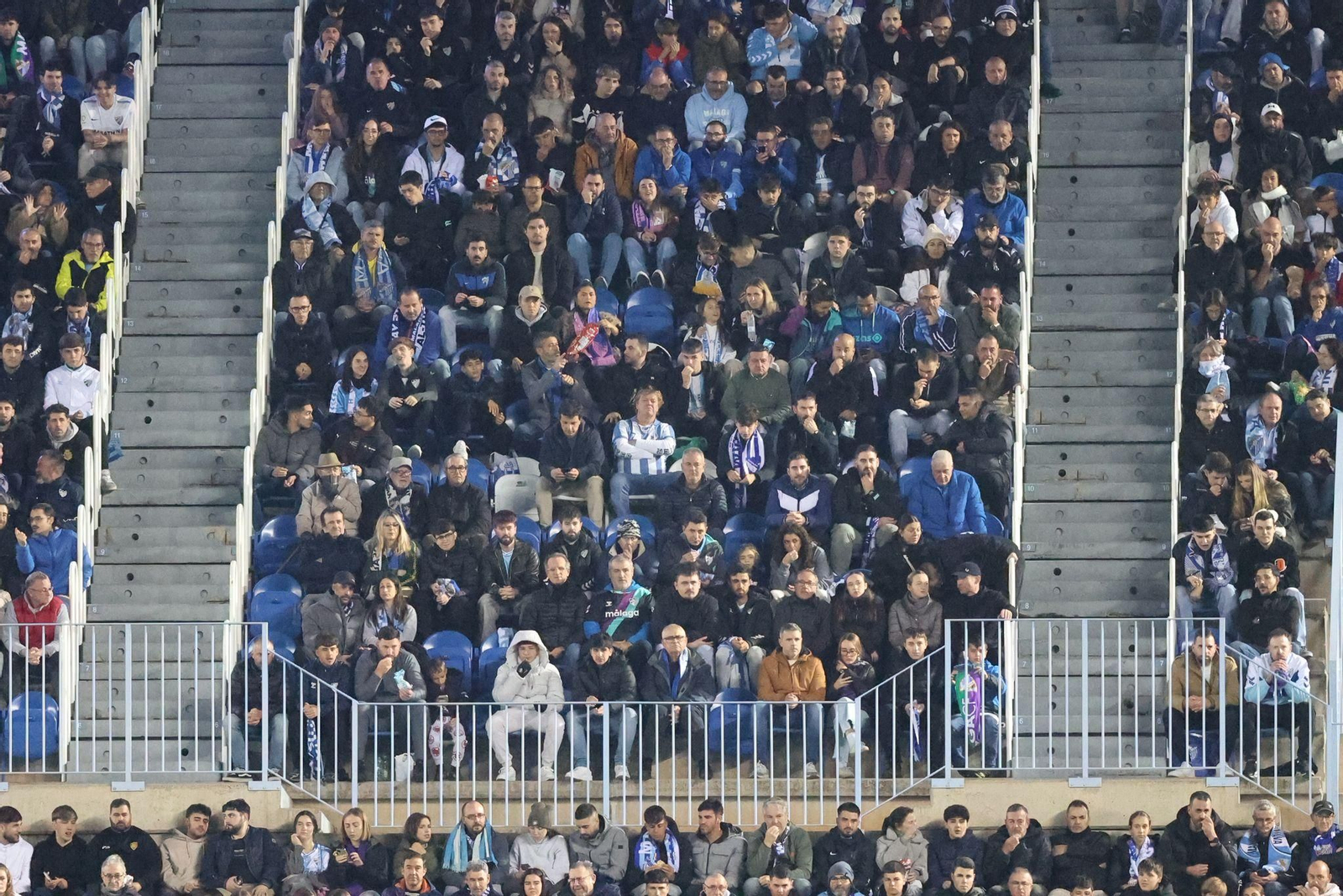 Búscate en las gradas de La Rosaleda en el Málaga CF-Zaragoza