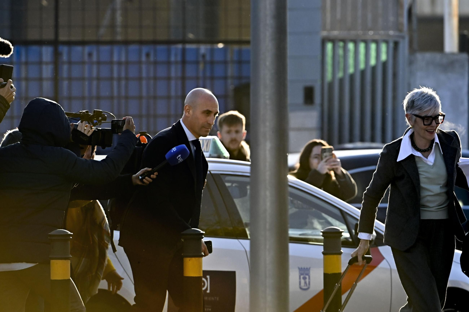 Las fotos del día de la declaración de Rubiales en el juicio