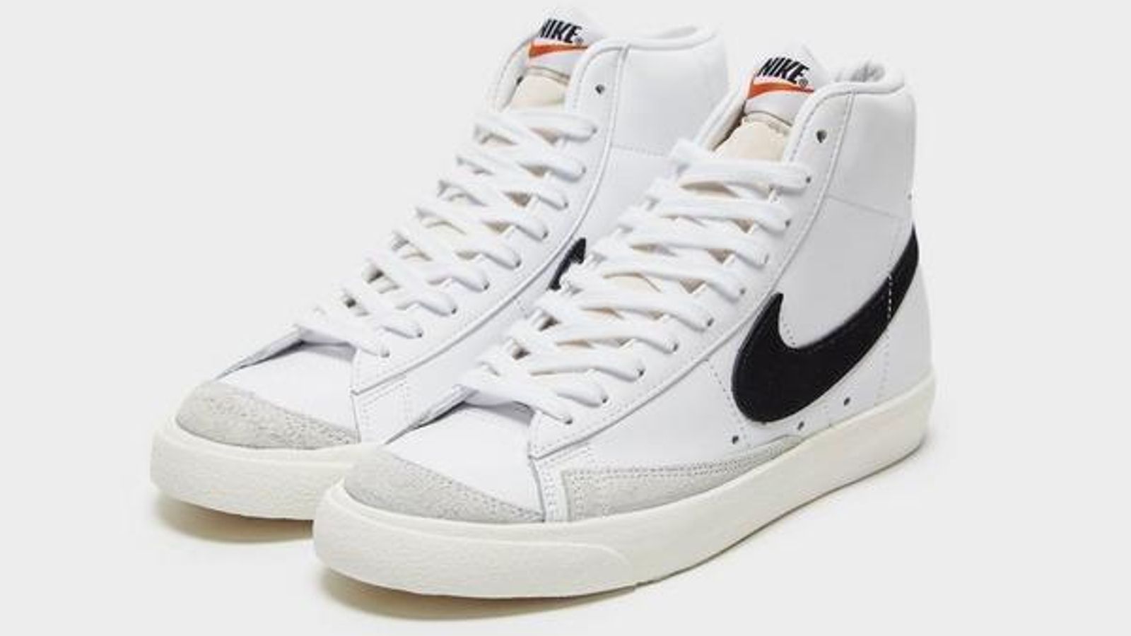 Modelo clásico de las Nike Blazer Mid 77.