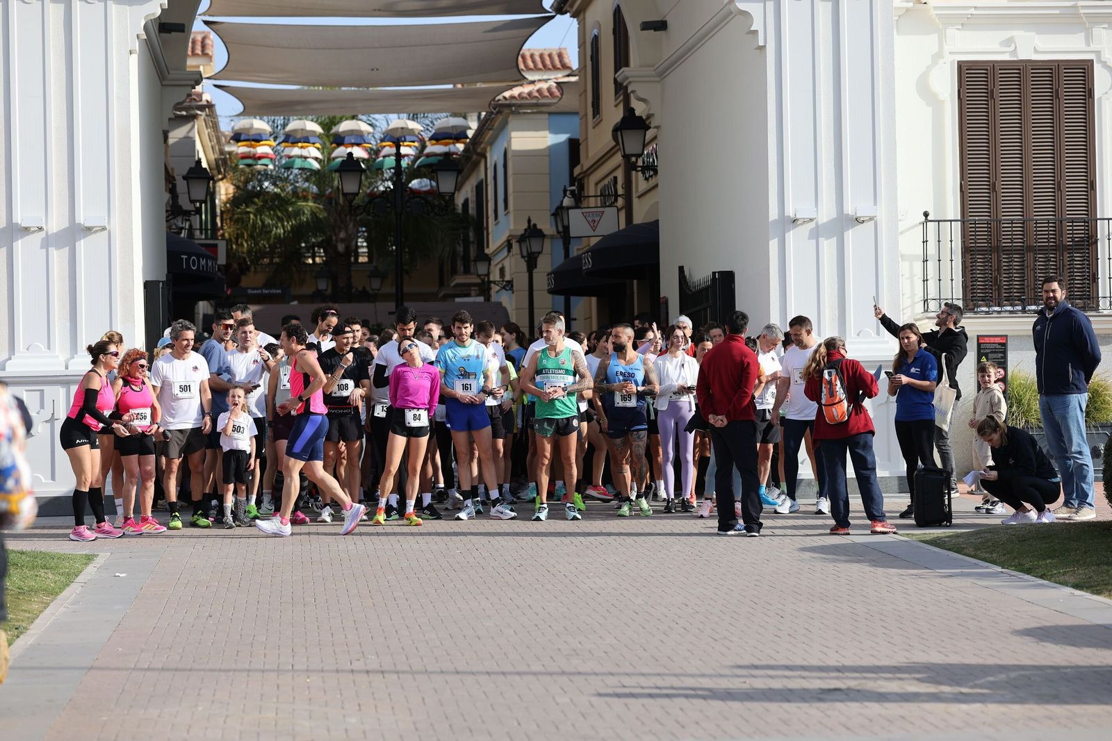 La Carrera Solidaria por el Día de la Mujer McArthurGlen, en fotos