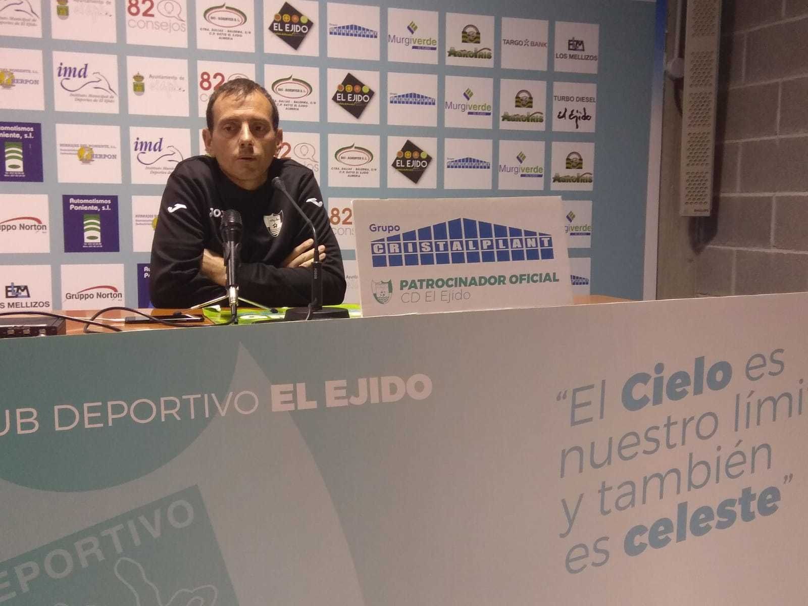 Alberto González durante la rueda de prensa de esta mañana en Santo Domingo.