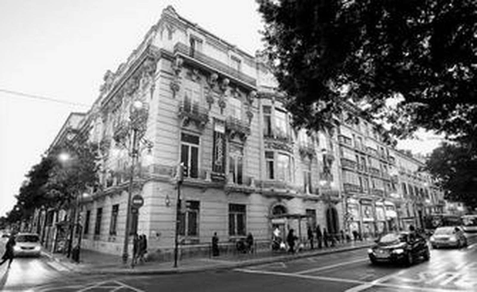 El edificio Alameda, cuya fotografía fue tomada ayer, ha sido adquirido por Cajamar.