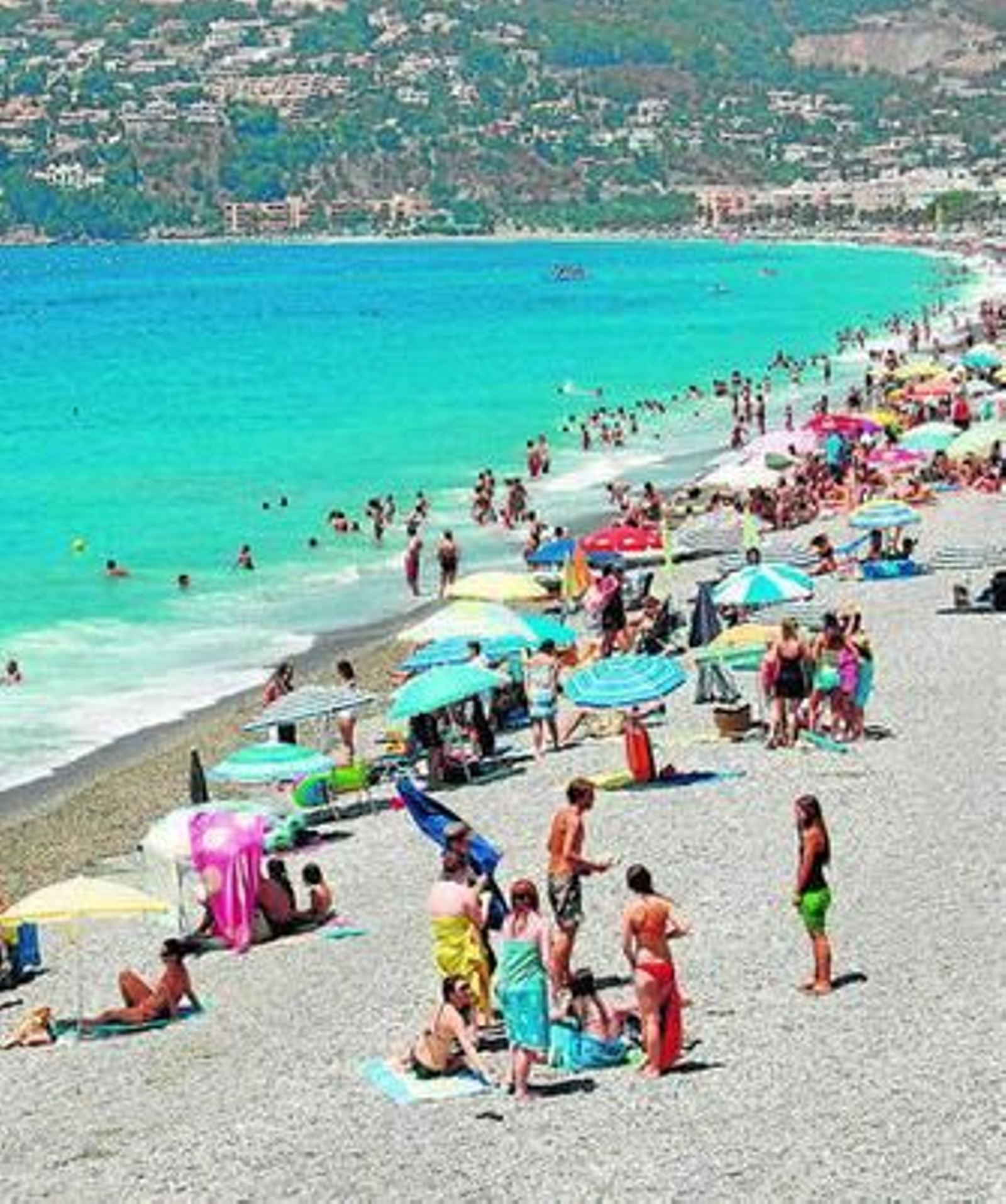 Playas como la de la Herradura, son de gran interés turístico.