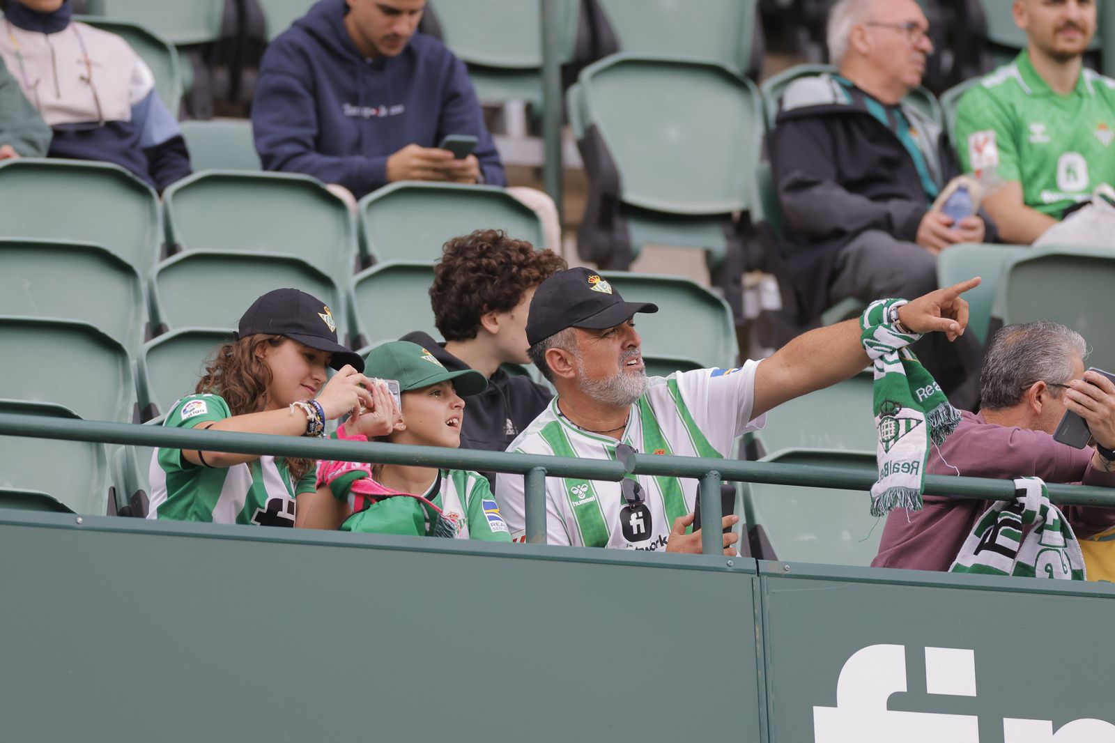 Búscate en las fotos del Betis-Osasuna