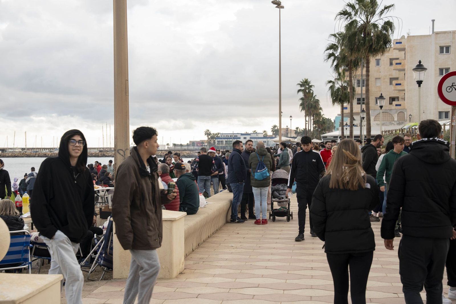 Las moragas reúnen a miles de personas en Roquetas para celebrar el final de año