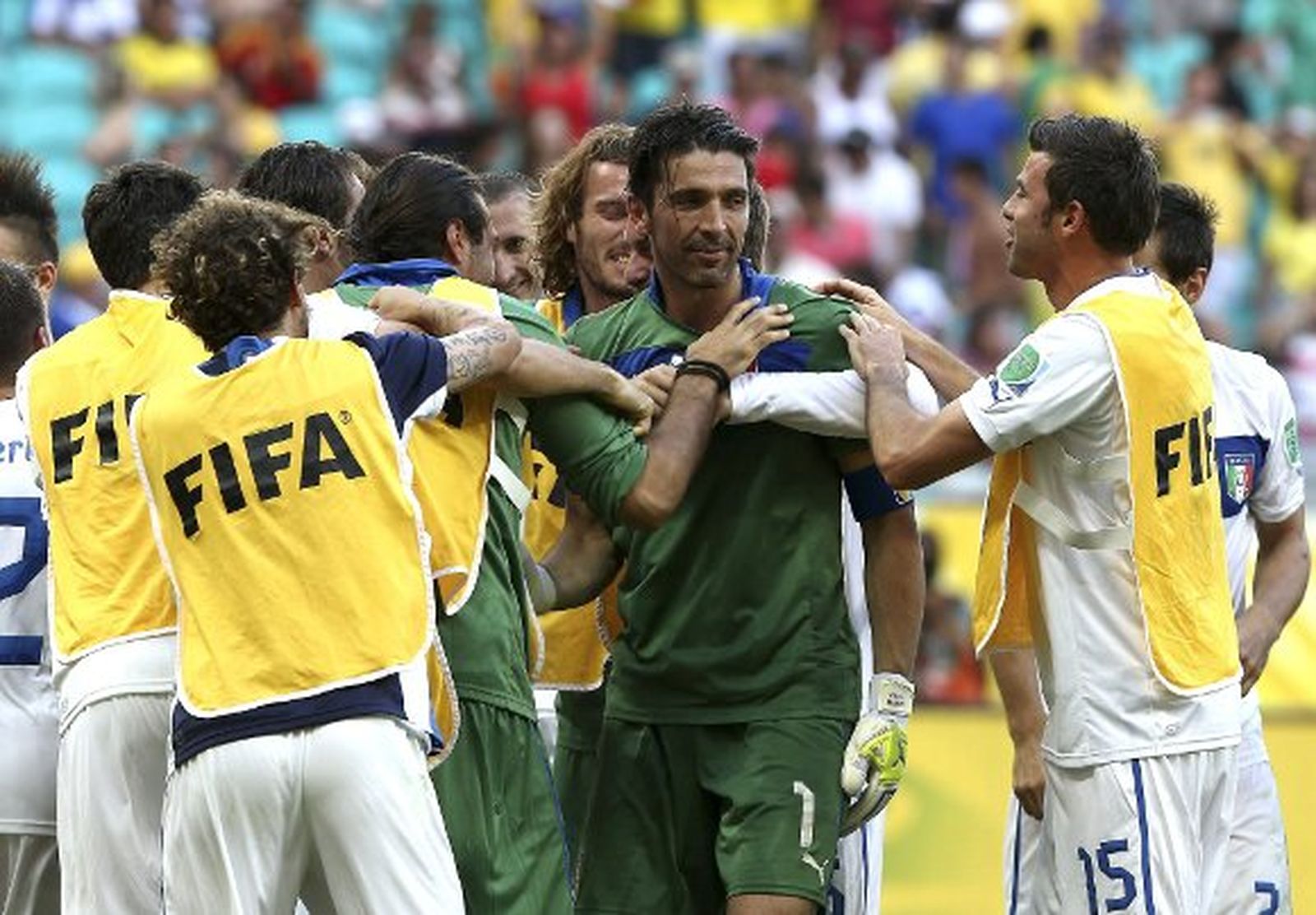 Buffon brilla en los penaltis y da a Italia el tercer puesto