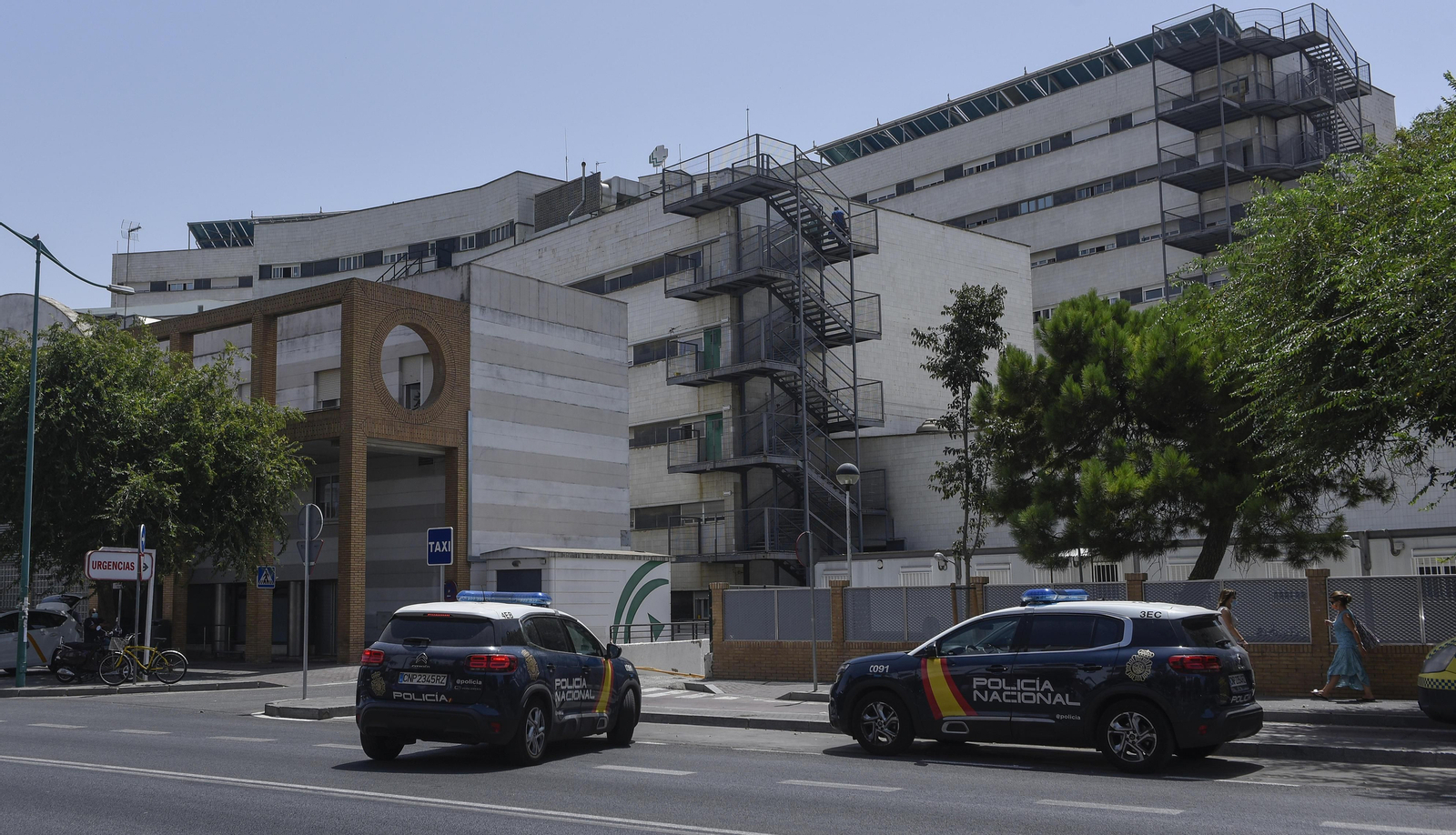 Patrulleros de la Policía Nacional en el distrito Macarena.
