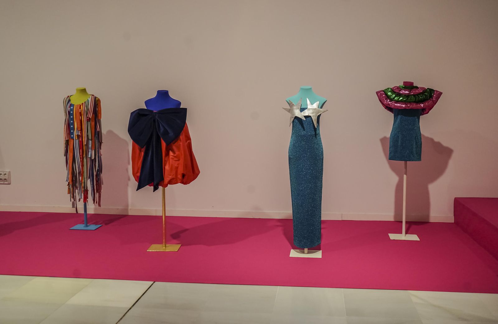 Agatha Ruiz de la Prada expone en Granada una retrospectiva de sus últimos 35 años de carrera, en imágenes