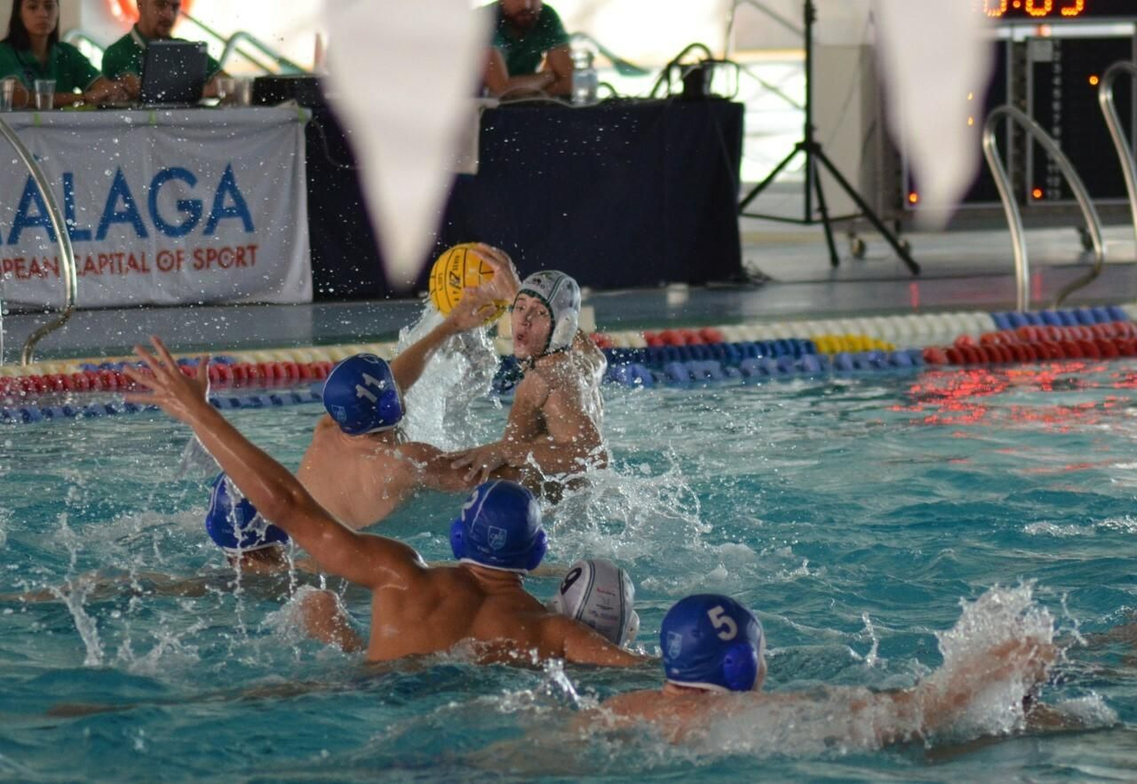 Un lance del Waterpolo Málaga-Granollers.