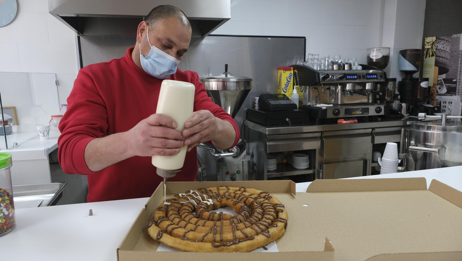 Fotogalería churro-pizza. Churrería Plaza Mayor. Huércal Overa.
