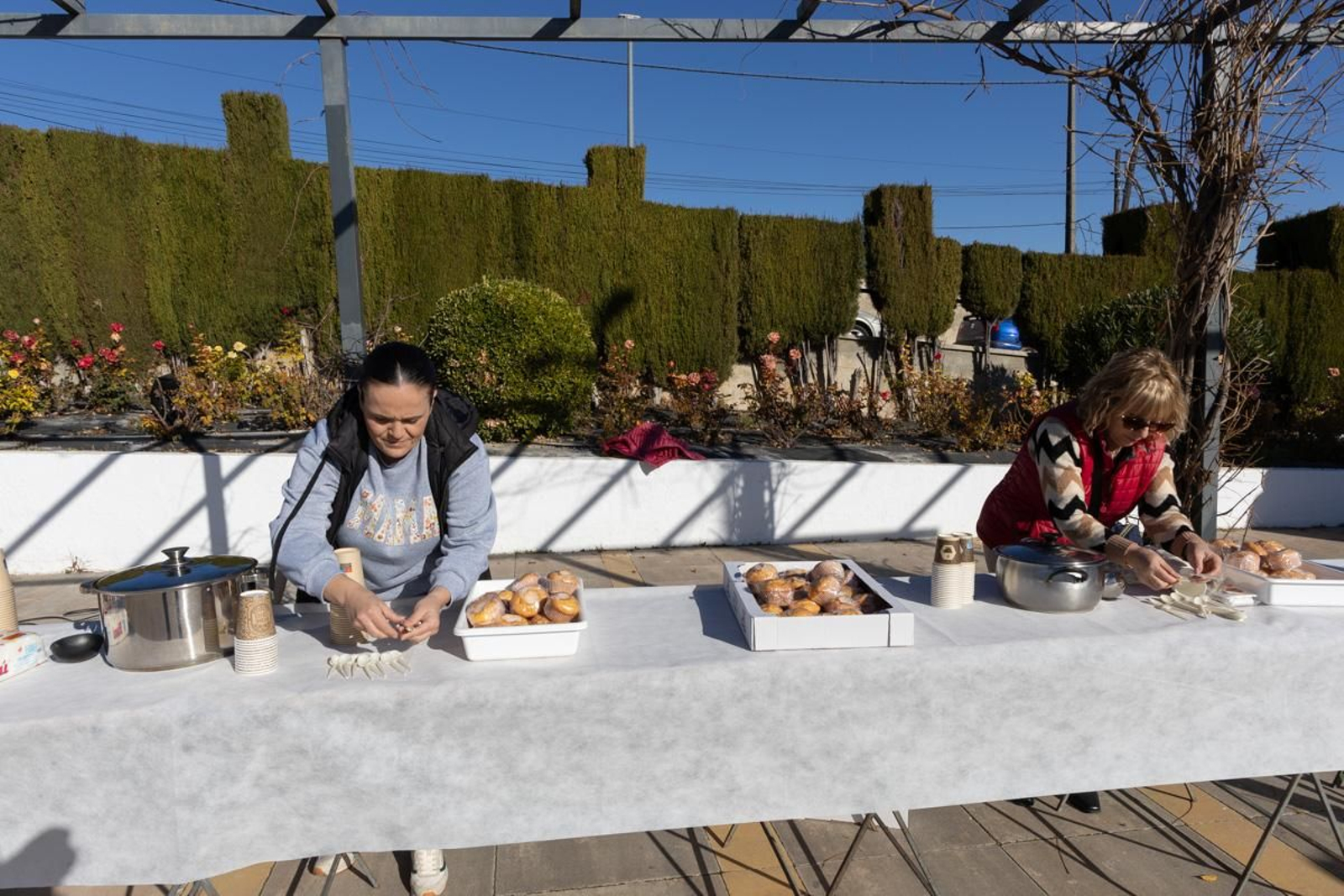Chocolatada solidaria, caravana de coches, campanadas infantiles y juegos para los más pequeños en Monte Lope Álvarez