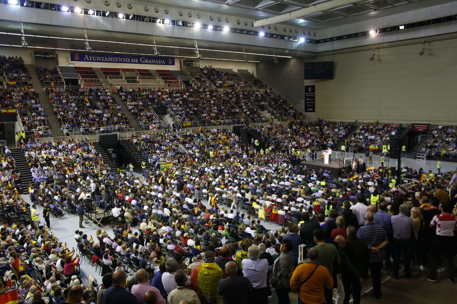 Fotos del 'llenazo' de Vox en Granada