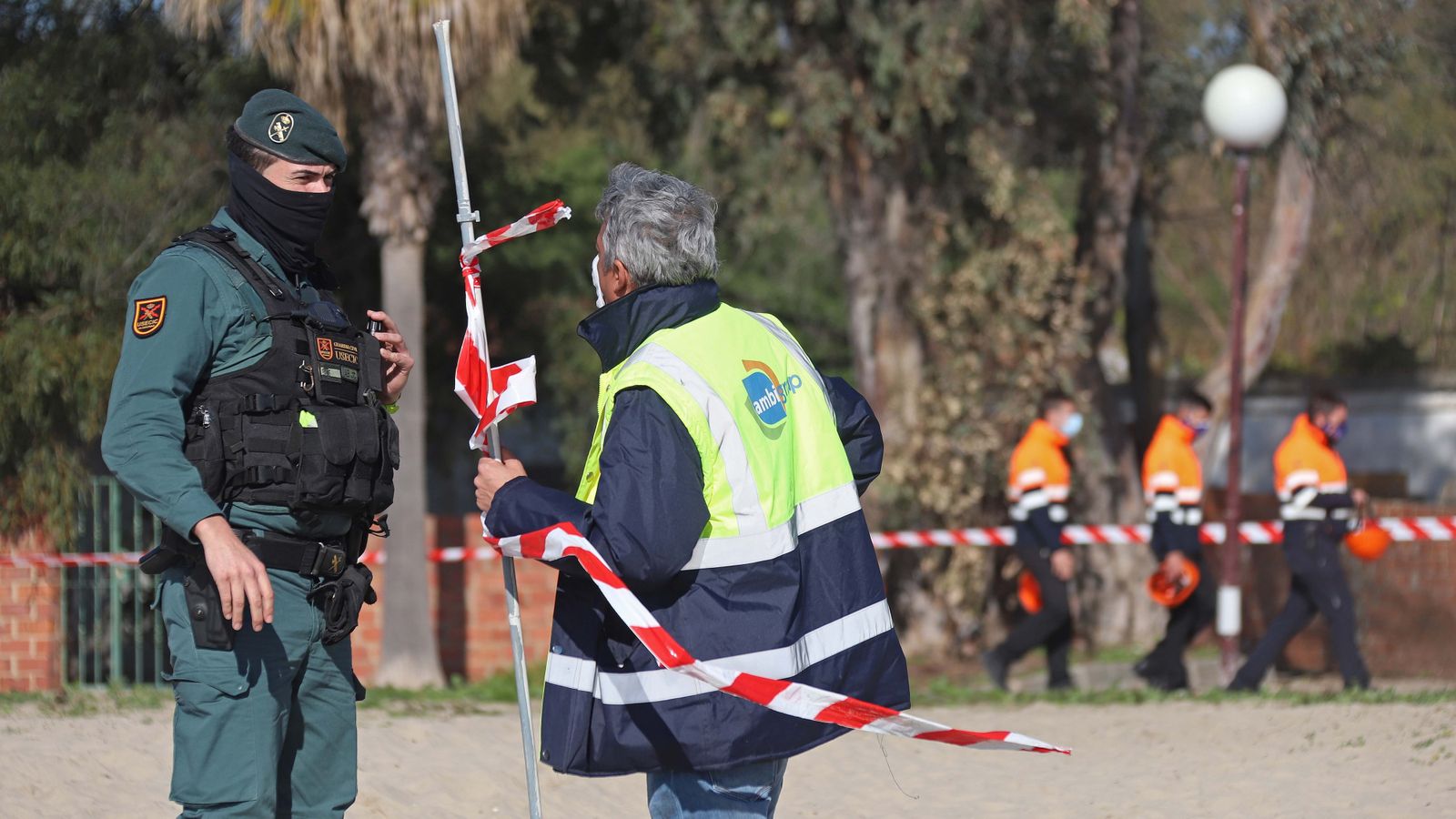 Demolición del silo de  Holcim en Palmones