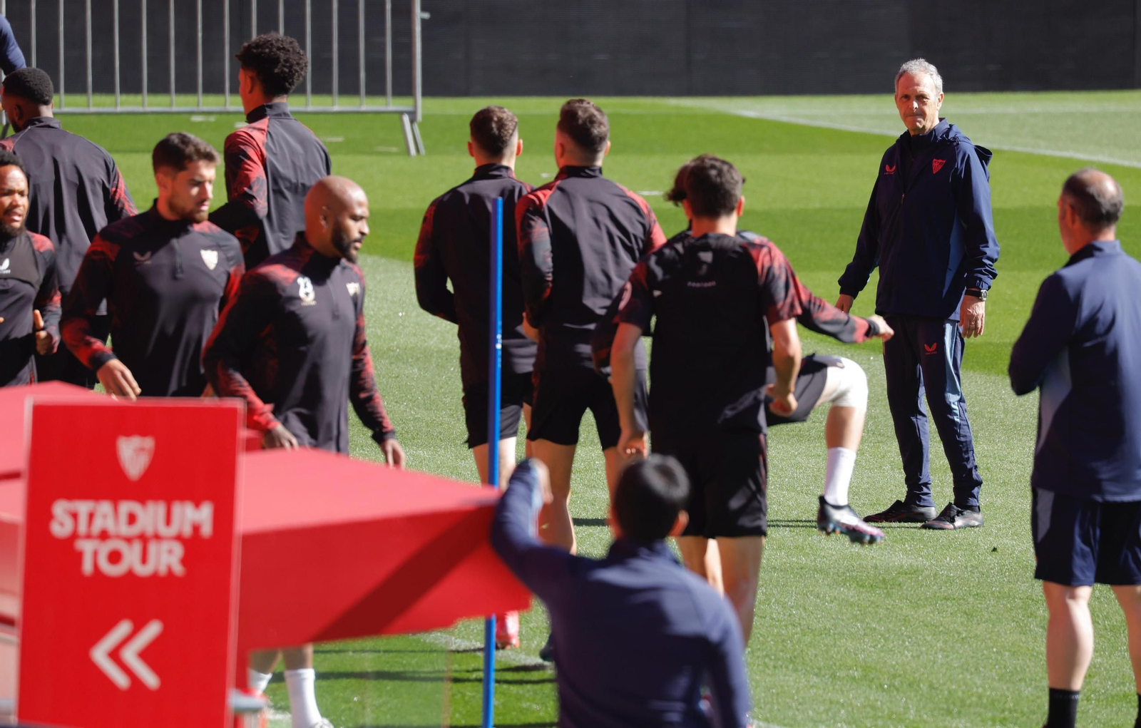 Las fotos de Caparrós en el entrenamiento en el Ramón Sánchez-Pizjuán