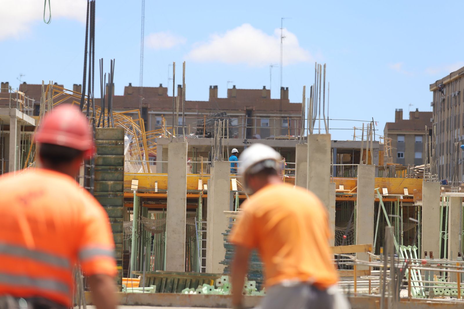 Obreros en una obra en construcción.