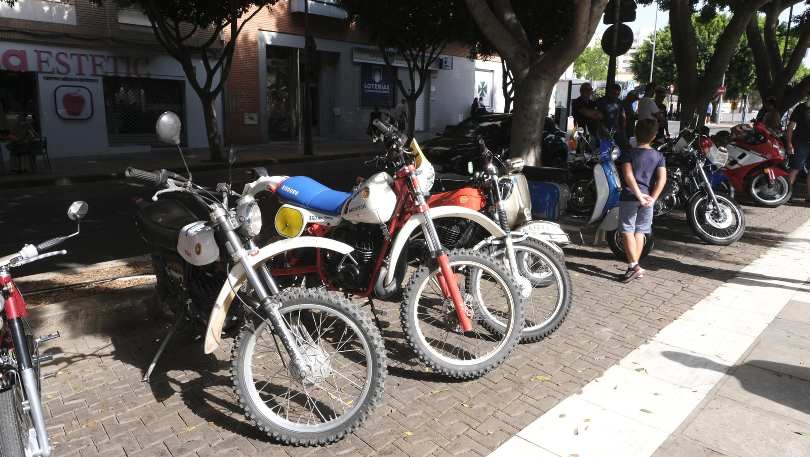 Exposición de motos antiguas y Ducatis en la Feria de Almería 2025, en imágenes