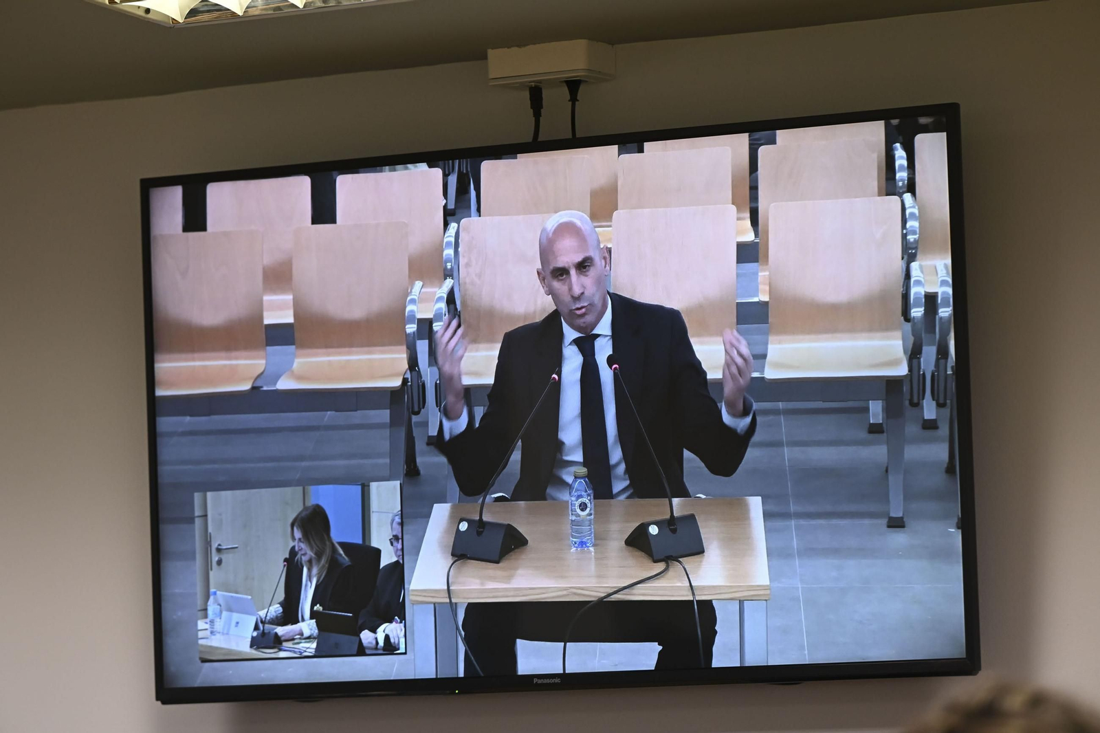 Las fotos del día de la declaración de Rubiales en el juicio