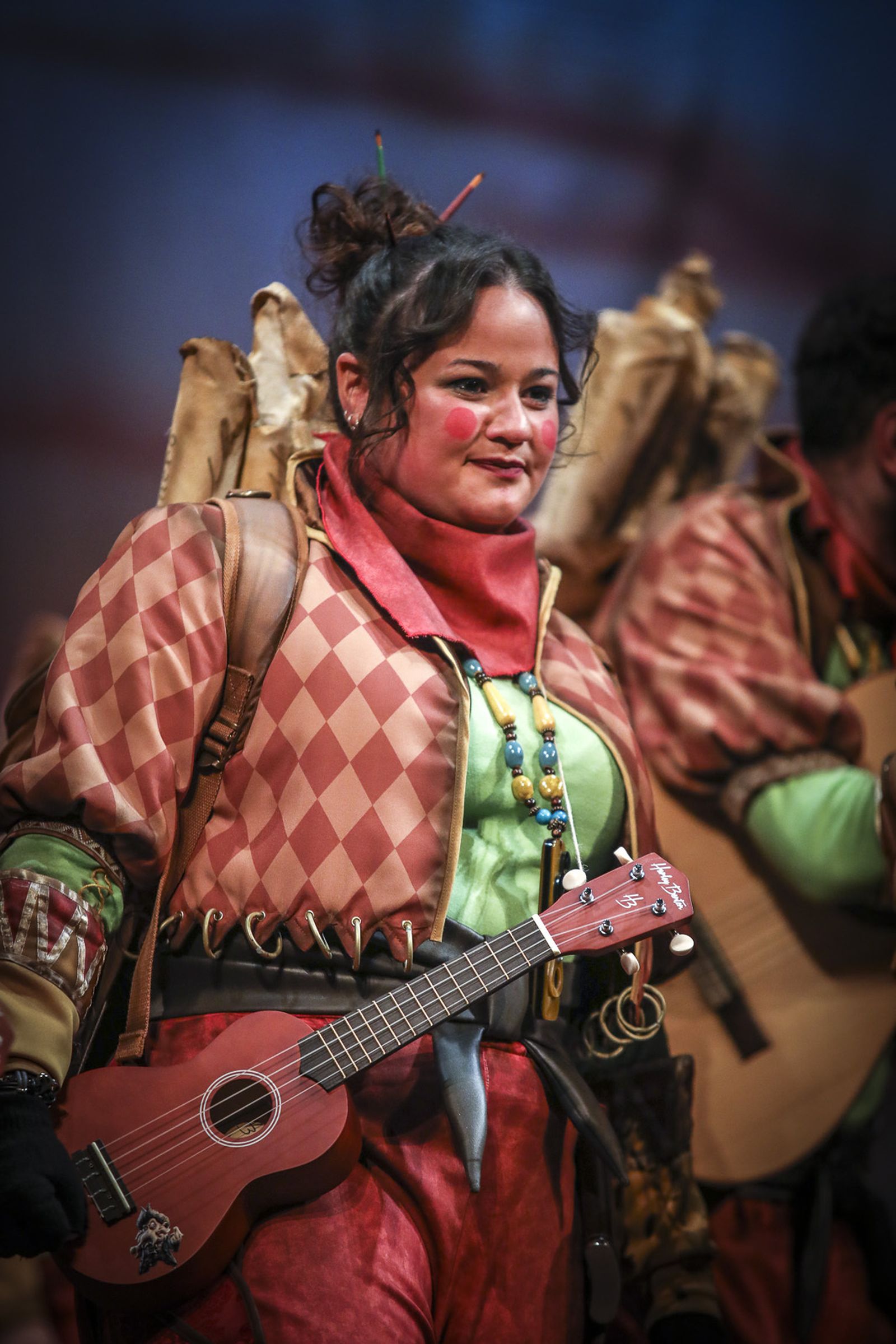 Palmira Santander emocionada tras cantar un pasodoble a su padre.