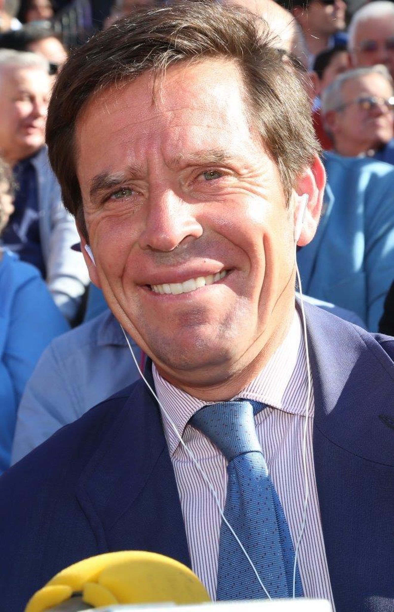 Eduardo Dávila Miura, retransmite cada tarde desde la Maestranza la corrida junto a Manuel Molés y Paco García para la Cadena Ser