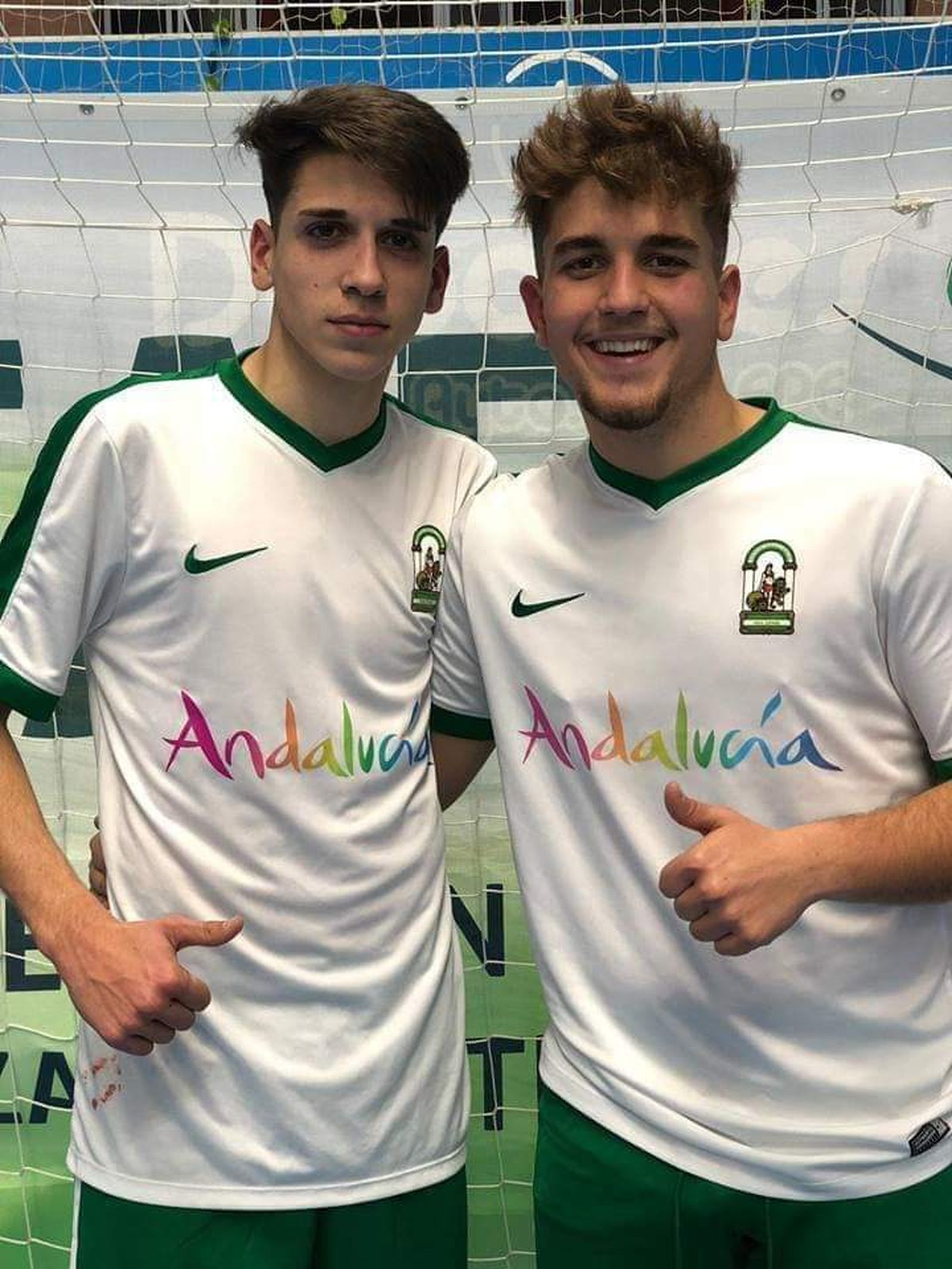 Molero (izq.) junto a Elías, su compañero del Futsalhendín con el que proclamó campeón de España juvenil con Andalucía