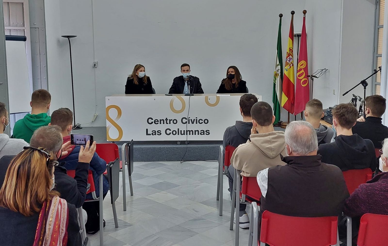 Amelia Wojcik, Javier Fernández Maeso y Noelia Villariño Miño en la presentación de la exposición.