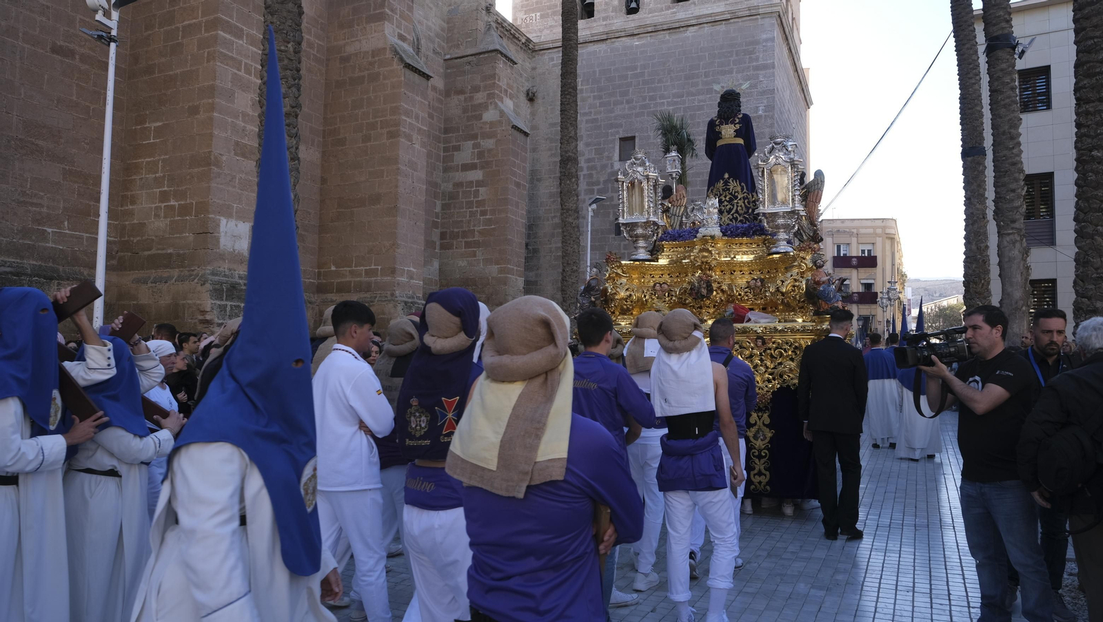 La procesión de Prendimiento en Almería, en imágenes