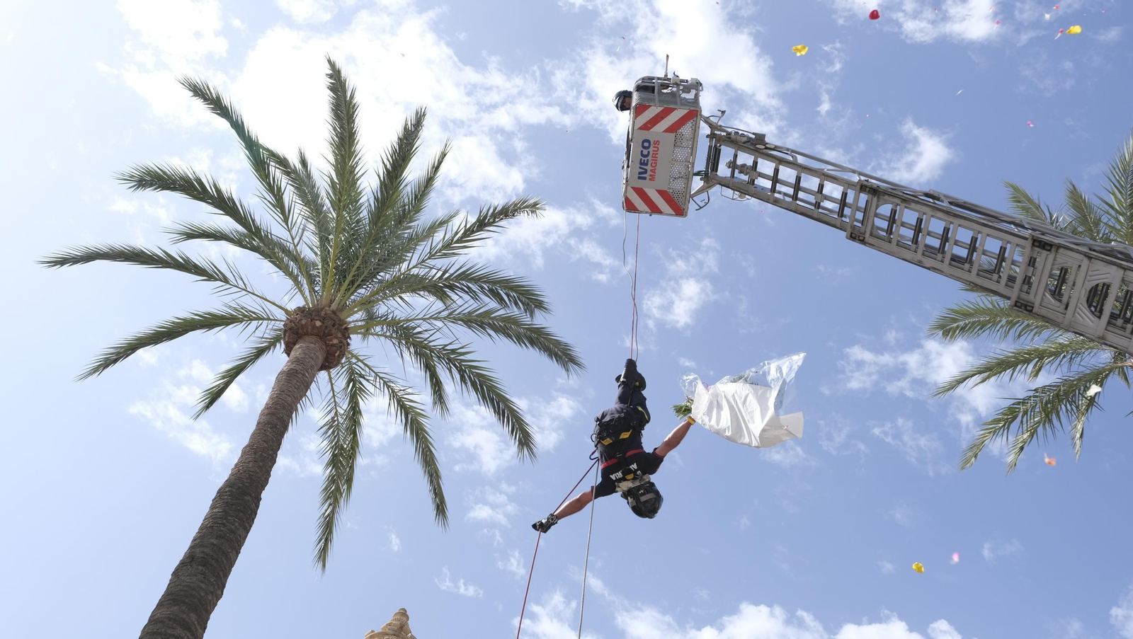 Ofrenda floral a la Virgen del Mar en la Feria de Almería 2024, en imágenes