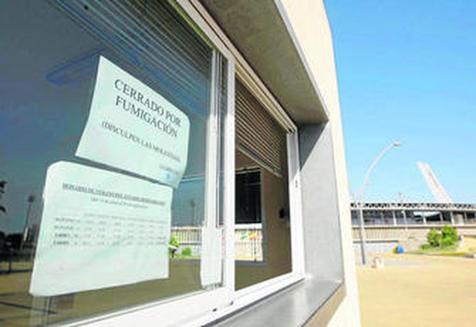 Un cartel anunciaba ayer que el Mediterráneo estaba en cuarentena por las pulgas.