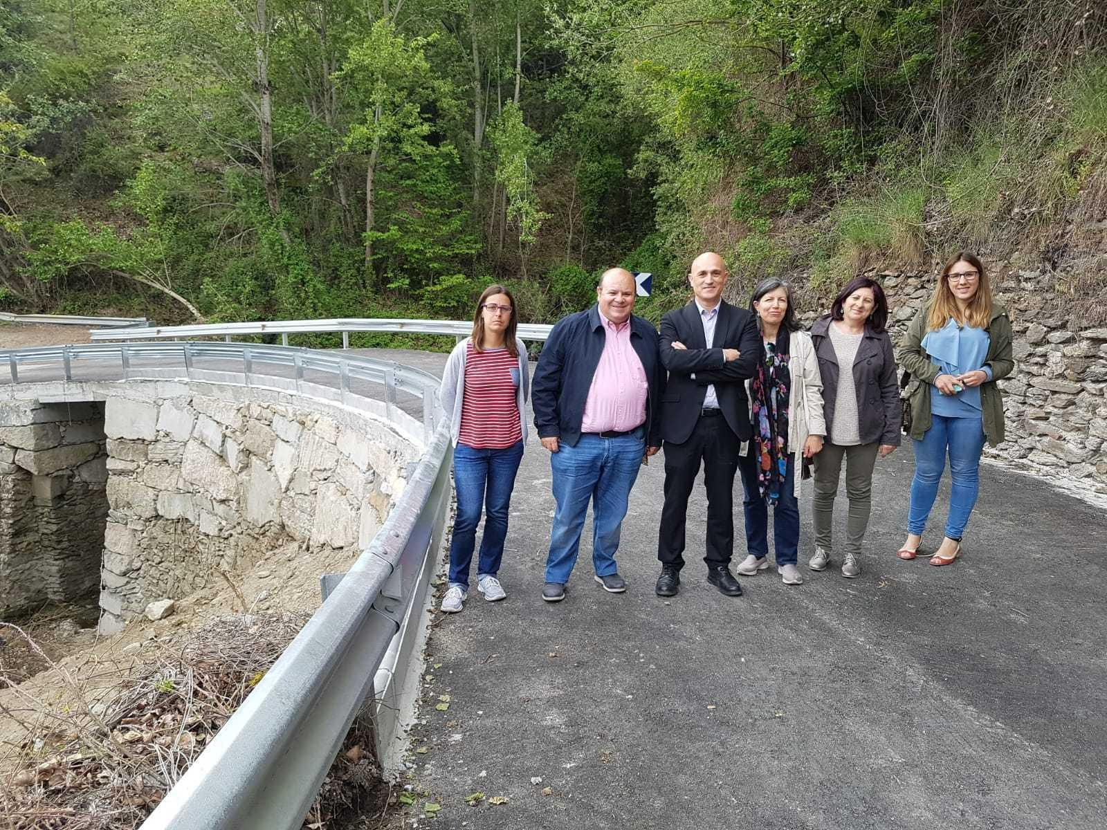 El delegado de Fomento, José Antonio Martín, con el alcalde de Güejar Sierra, José Antonio Robles.