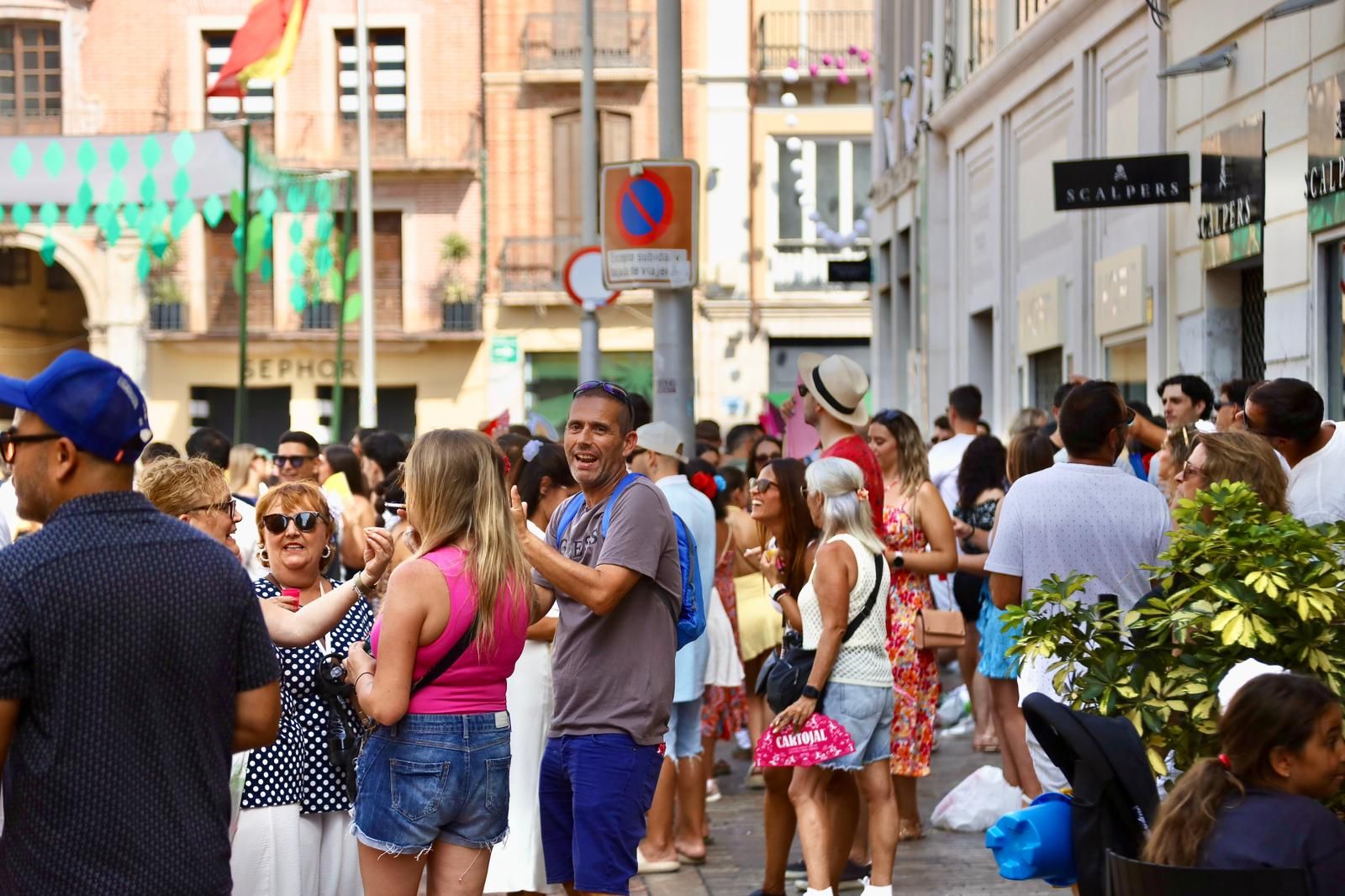 La fiesta en las calles del Centro de Málaga este domingo de Feria, en imágenes
