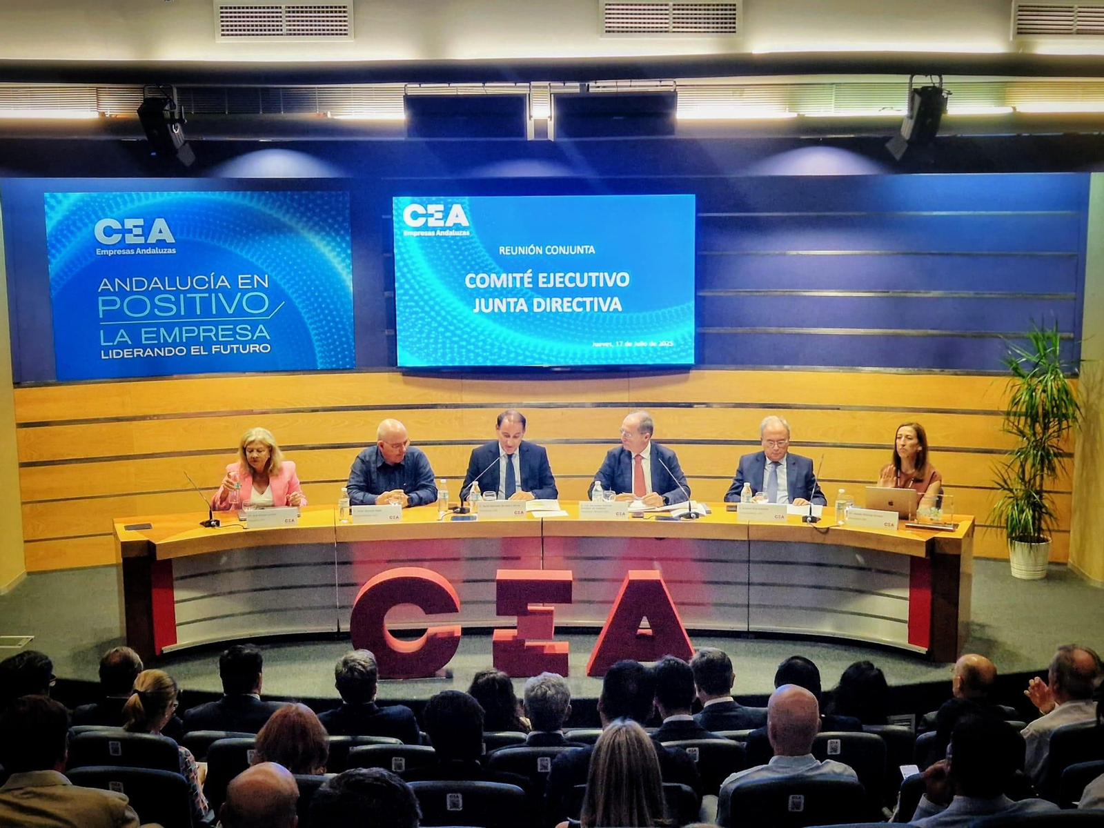 Reunión de la junta directiva de la CEA.