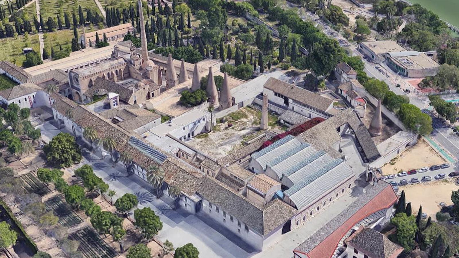 Imagen aérea en la que se observa el estado anterior del claustro.