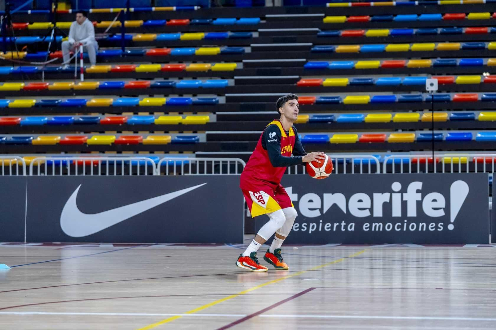 Alberto Díaz, Francis Alonso y Paco Aurioles, en la primera España de Chus Mateo