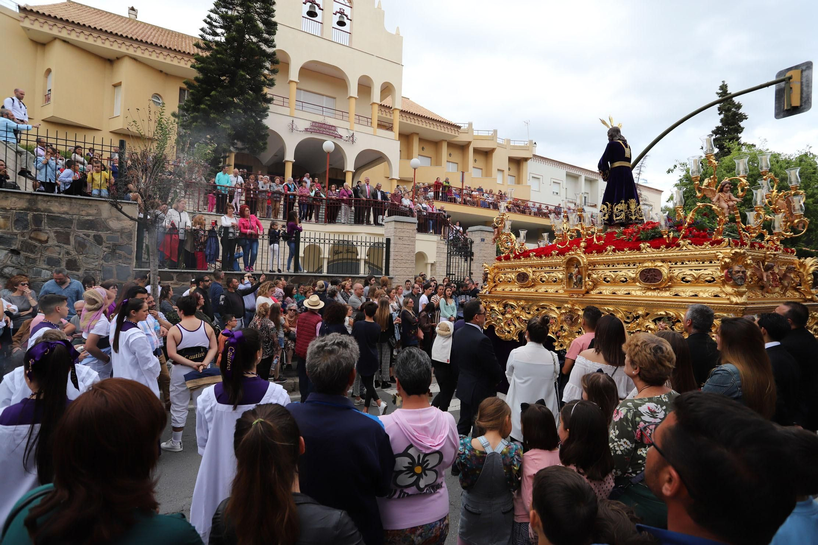 Imágenes del recorrido de la Hermandad del Cristo Cautivo de Huelva
