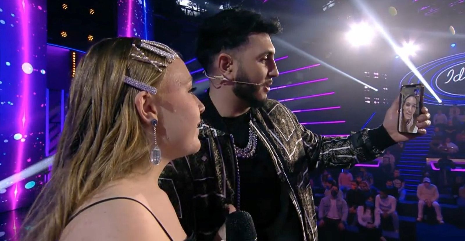 Lluna y Omar Montes, durante la videollamada con India Martínez