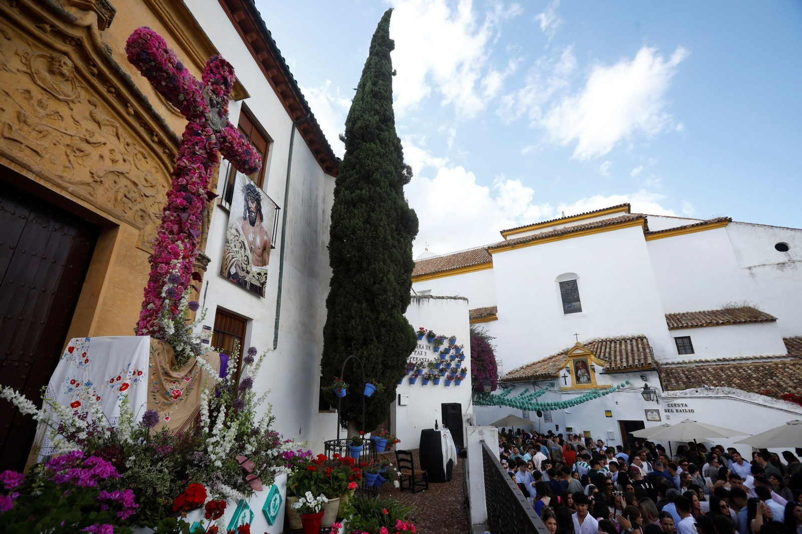 Las mejores fotos de unas Cruces de Córdoba abarrotadas para dar la bienvenida al fin de semana