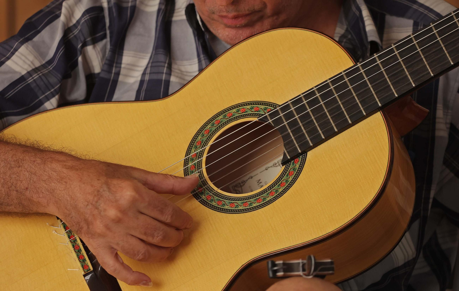 Fotos del encuentro de maestros Luthiers en el centro de interpretación Paco de Lucía de Algeciras